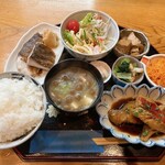 まち屋 - 定食（煮魚と焼魚）1,320円
