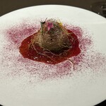 ファン・ダルクオーレ -  北海道産毛蟹のカダイフ包み焼き　自家製XO醤とオマール海老のビスクのソース