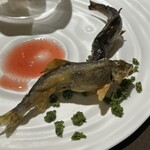ファン・ダルクオーレ - 天然鮎の炭焼きとフリット　
      藪塚産スイカとトマトの発酵ソース