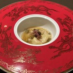 ファン・ダルクオーレ - 特製ラビオリ蒸しスープ
      フカヒレ、海老、ホタテ、 干し貝柱、金華ハム、モリーユ茸、じゅんさい