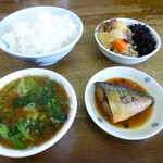 魚一食堂 - 2014.03 小ごはん130円、煮物、サバのしっぽ、１００円、ミニ味噌汁８０円