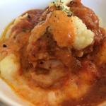 ペニーレーン - ワンプレートの中のメイン料理、チキンの柔らか煮とマッシュポテトにミートソースがけ