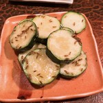タイニーカフェ - ズッキーニのクミンシード炒め
