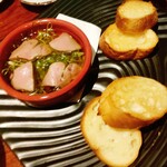 路地裏のサルヴァ通る - 牛タンアヒージョ