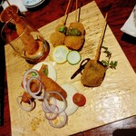 路地裏のサルヴァ通る - 串カツ盛り合わせ