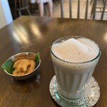 南インド料理 マリアラム - 私の〆 は  店主さんが 手作りでフワフワ泡チャイ 