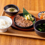 ④　薄切り牛たん定食