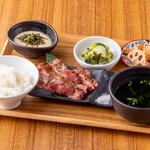 ①　特上　厚切り牛たん定食