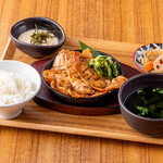 ⑬　味噌漬け豚ロース焼き定食