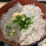 まるごと駿河湾 - 生しらす釜揚げしらす丼