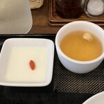 張 - デザートと中国茶