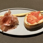 ファン・ダルクオーレ -  超力豚の生ハム　パンコントマテ　グリッシーニ