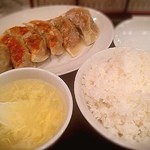 万豚記 - 名物大餃子定食