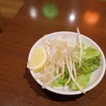 BOKUN OMORI - キャベツともやしとレモンは別皿
