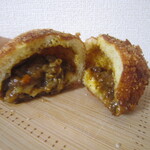 ブーランジェリー メゾン ユキ - お肉の旨みもしっかりあるフィリング