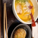 249364228 - 塩担々麺　焦がし半炒飯セット(+70円)