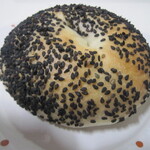 ブーランジェリー メゾン ユキ - 黒ゴマベーグル