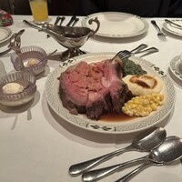 ロウリーズ・ザ・プライムリブ 恵比寿ガーデンプレイス店 - 300gのお肉