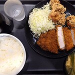 松屋 三島店 - 2024年5月　超厚切りロースかつ＆本格唐揚げ定食+ビール中瓶 1200+490円