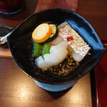 天橋立 幽斎 - ・・・鯛、文甲イカのアヒージョ ズッキーニ、スナップエンドウを添えて