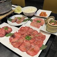 老舗精肉店直送 千種焼肉 飛騨牛の奴隷 千種店 - 