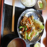 ニシキ屋 - 豚の生姜焼き定食　900円　ドリンク付き