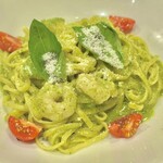イルプルチーナ - 妻は海老とアボカドのバジルソース（リングイネ）