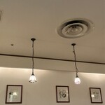 グリル欧風軒 - 適度な照度。