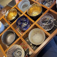 新宿うな鐵 はなれ - 日本酒はおちょこを選べます。