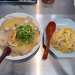 味の名門 - 特製ラーメン、焼飯