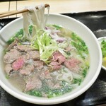 ZiOフォー ベトナム料理 - レア牛肉フォー