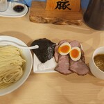 極汁美麺 umami - ビューです