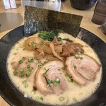 Menya Ryuujin - 鶏豚白湯贅沢のせ