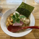 自家製麺 くろ松 - 雲呑は胡麻油が微かに香る、めちゃくちゃ美味い