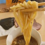 極汁美麺 umami - つけ汁へ