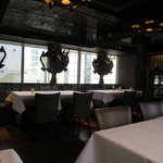 リストランテ ケン ヴェンティ クワトロ - ２F席です。豪華な内装です。