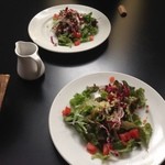 和伊の皿 美倭 - サラダは奥がシーザーで手前が和風ドレ