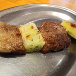 調布牛タンいろ葉 - 柔らか牛タン葱間串329円を塩