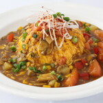 【創作・新境地】中華風ツナとトマトのカレーオムライス 1,650円（税込 1,815円）