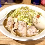 Jikaseimen Itou - 肉そば（大）ネギ増し、半熟煮たまご