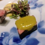 肉割烹 岡田前 - はつ、ソースがまた美味しい