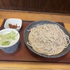 Towari Soba Sagatani - もりそば４００円(左上がお渡し口横にあったオリジナル七味唐辛子)