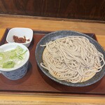 十割蕎麦 嵯峨谷 - もりそば４００円(左上がお渡し口横にあったオリジナル七味唐辛子)