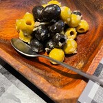 スペインバル　Nomi Deli  - 2色のオリーブ