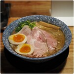 頑固麺 - 料理写真:濃厚煮干しとりとんこつ 950円 味玉 130円