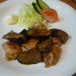 本日のランチ（鶏となすのみそ炒め）