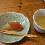 うち家 - 本日のランチ（りんごのコンポート、お茶）