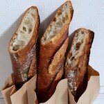 パン・デ・フィロゾフ - [左] Baguette Oryzae，[中央] Baguette，[右] α Baguette