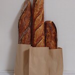 パン・デ・フィロゾフ - [左] Baguette Oryzae (360円)，[中央] Baguette (360円)，[右] α Baguette (280円)