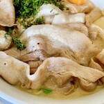 麺屋　たか - 甘く味付けされた豚バラ肉がモリモリ！